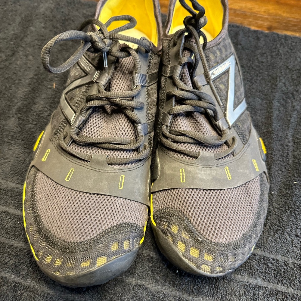 New Balance Men's Black and Yellow Athletic Shoes